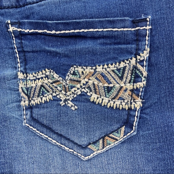 Distressed Denim Stretch Jean Shorts with Embroidered Pockets by Hydraulic - Picture 5 of 13